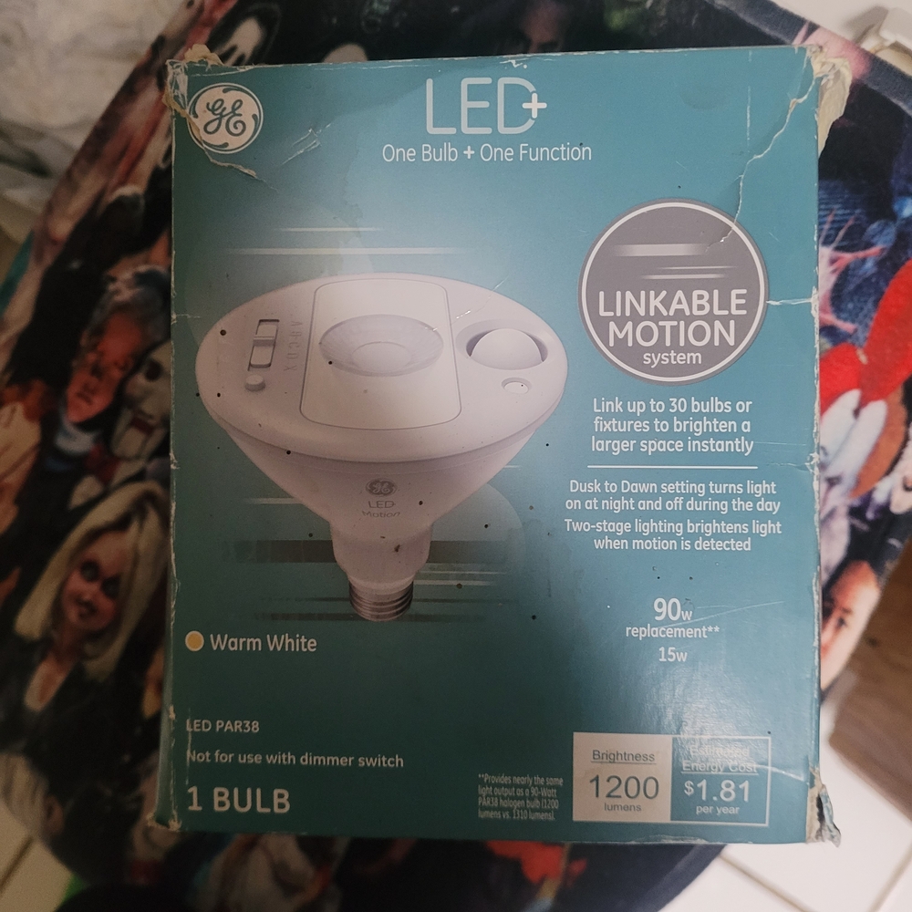 General Electric Outdoor LED Light with Motion Sensor and Linkable Flood Light